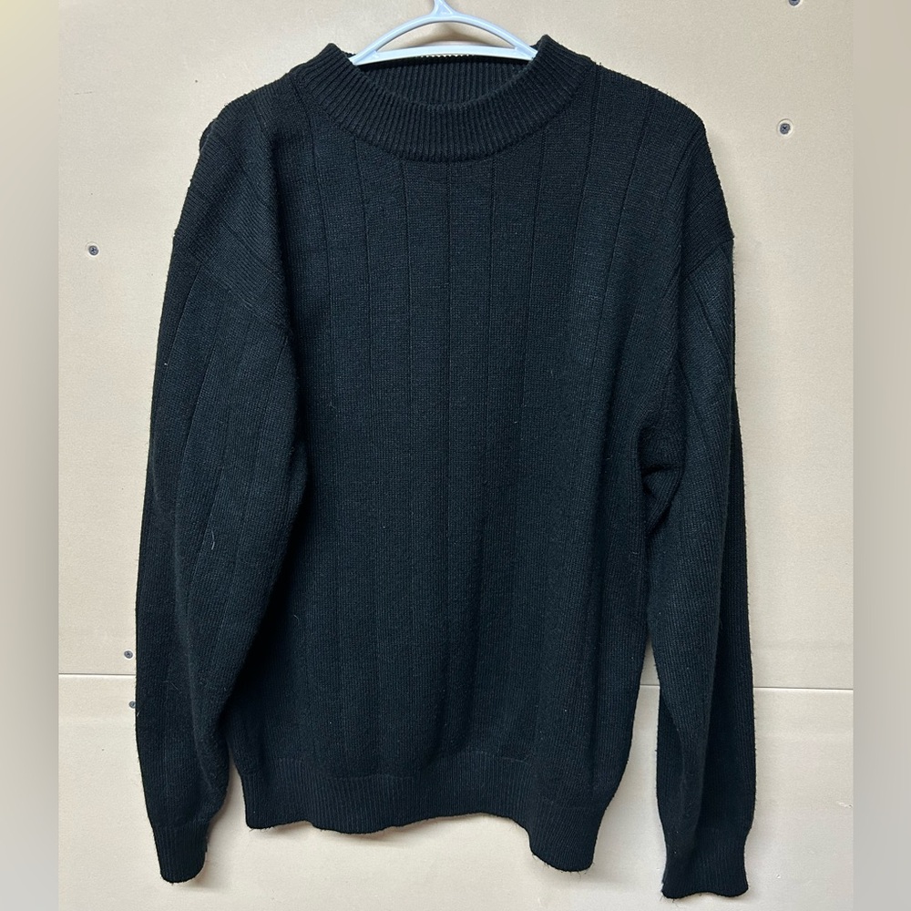 2/$20❤️- SWEATER | Men’s Le Monde sweater size medium